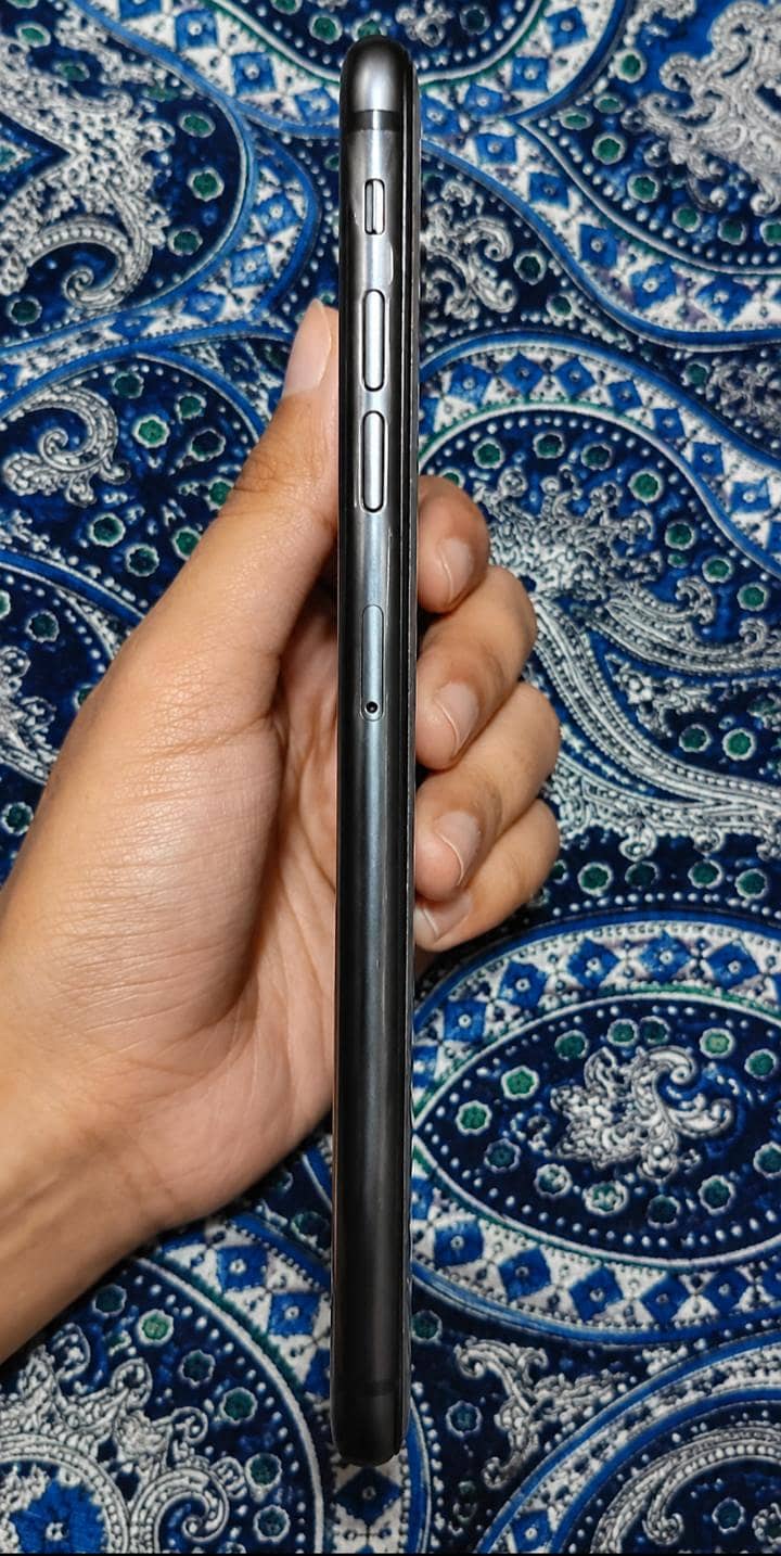 Apple iPhone 8 Plus 3
