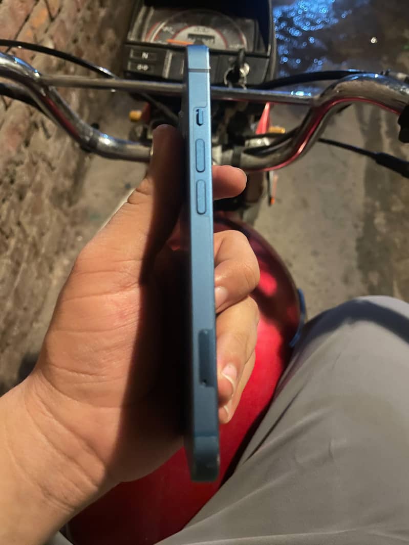 Apple iPhone 13 2
