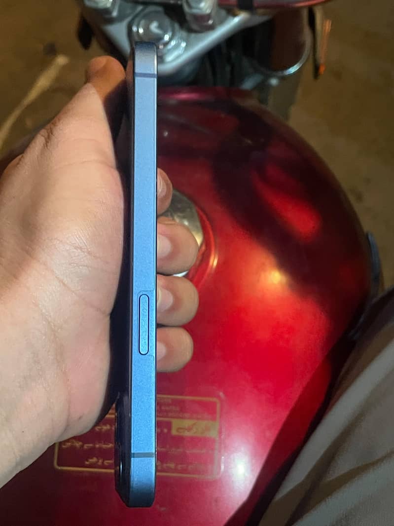 Apple iPhone 13 6