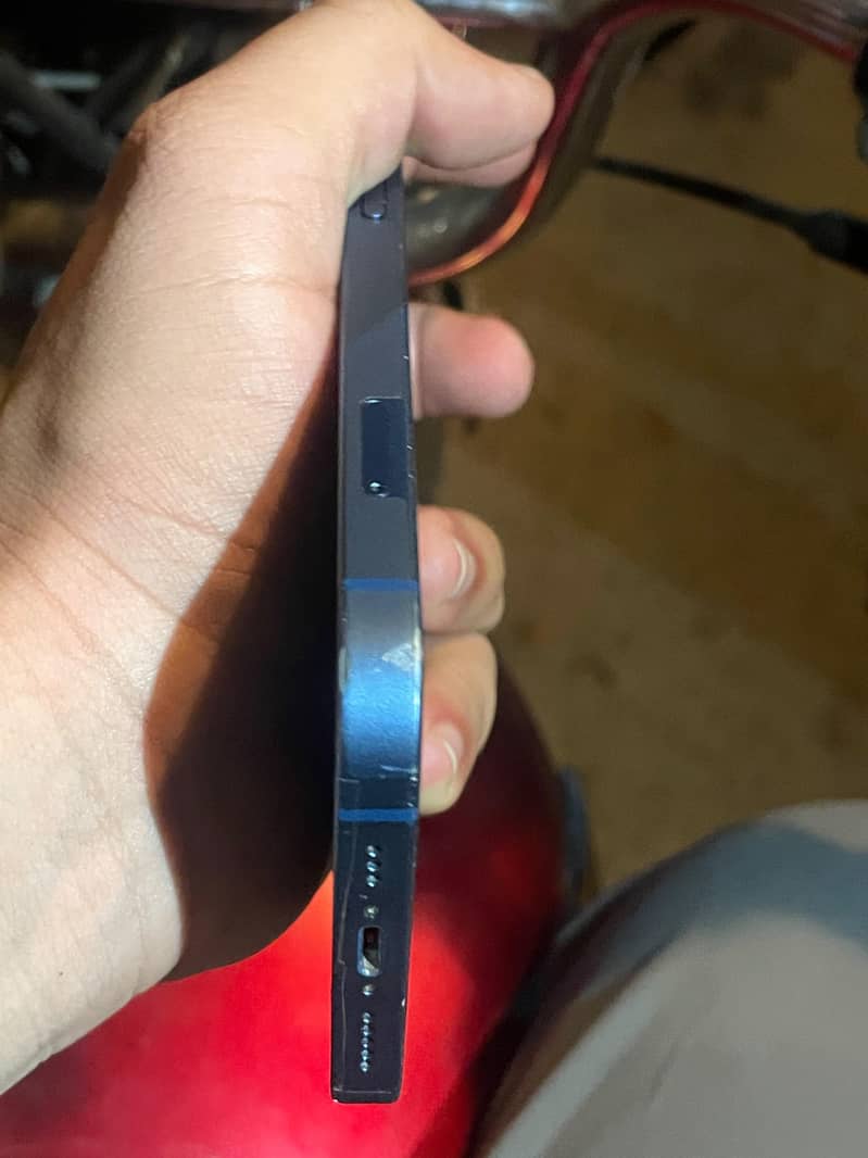 Apple iPhone 13 8