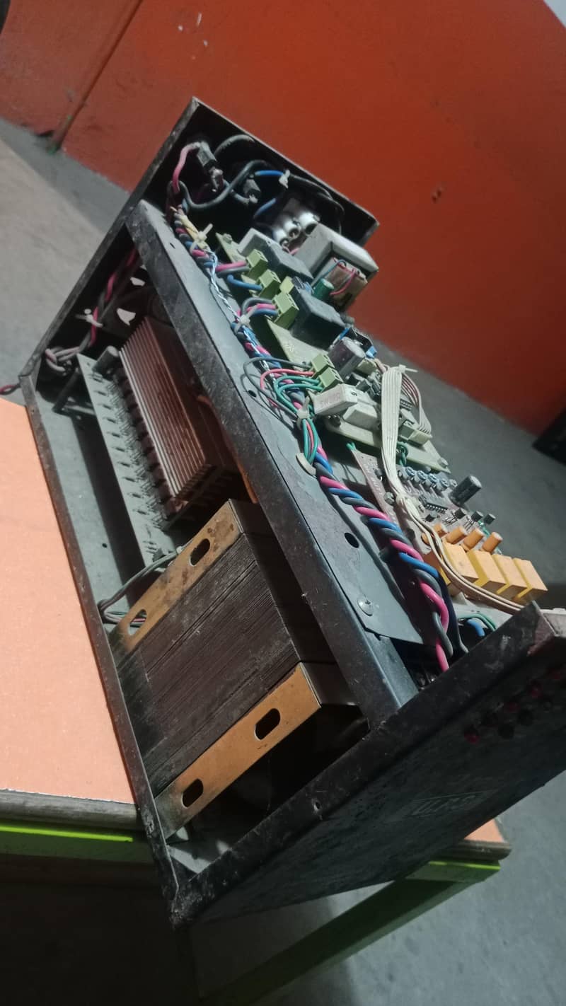 UPS 700watts 1