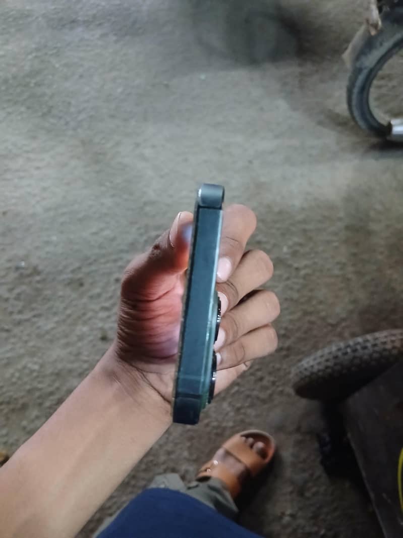 Apple iPhone 13 Pro 1