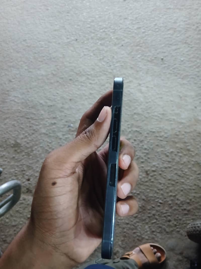 Apple iPhone 13 Pro 4