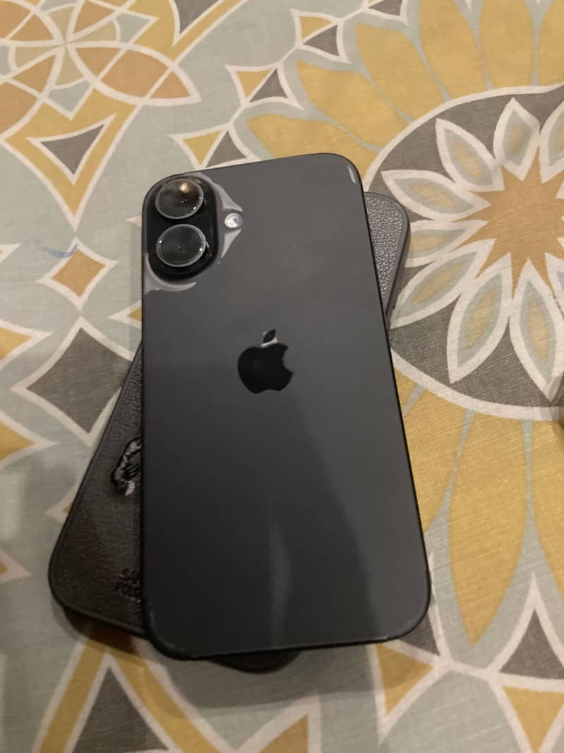 Apple iPhone 16 1