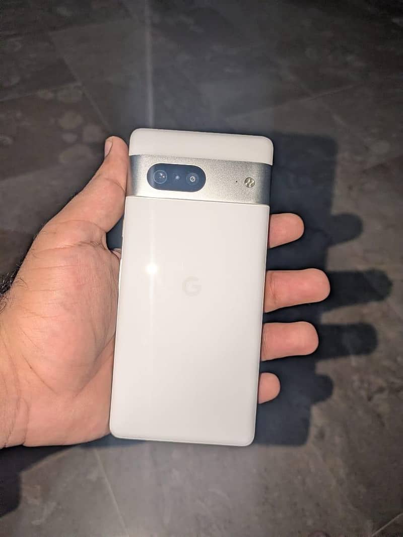 Google Pixel 7 4