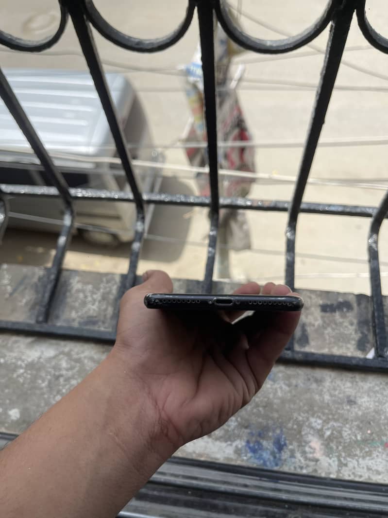 Apple iPhone 7 Plus 5