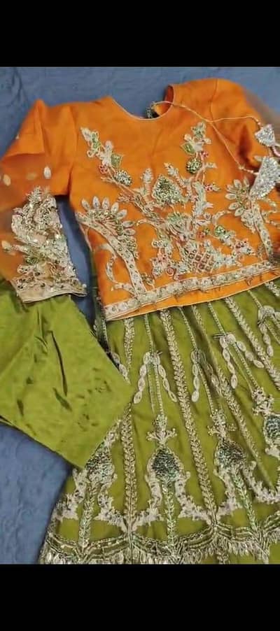 mehndi lehnga