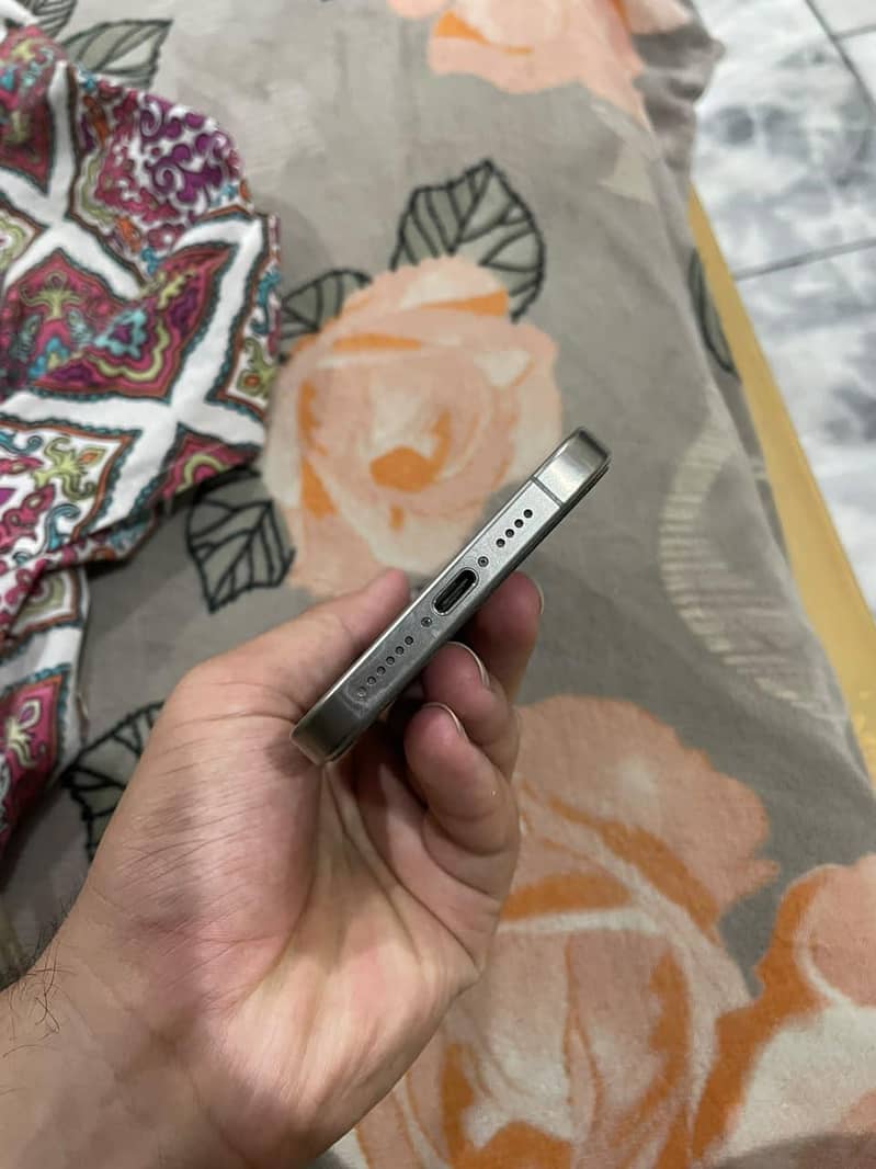 iPhone 15 pro max 2