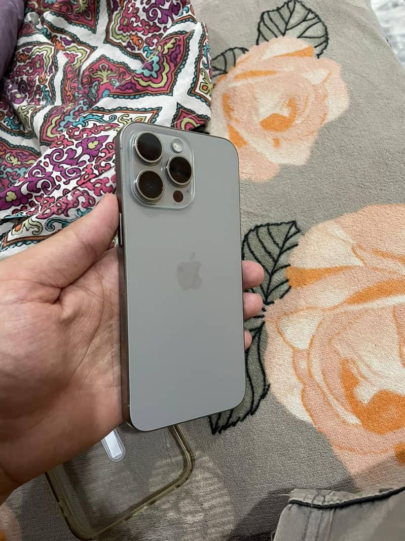 iPhone 15 pro max 3