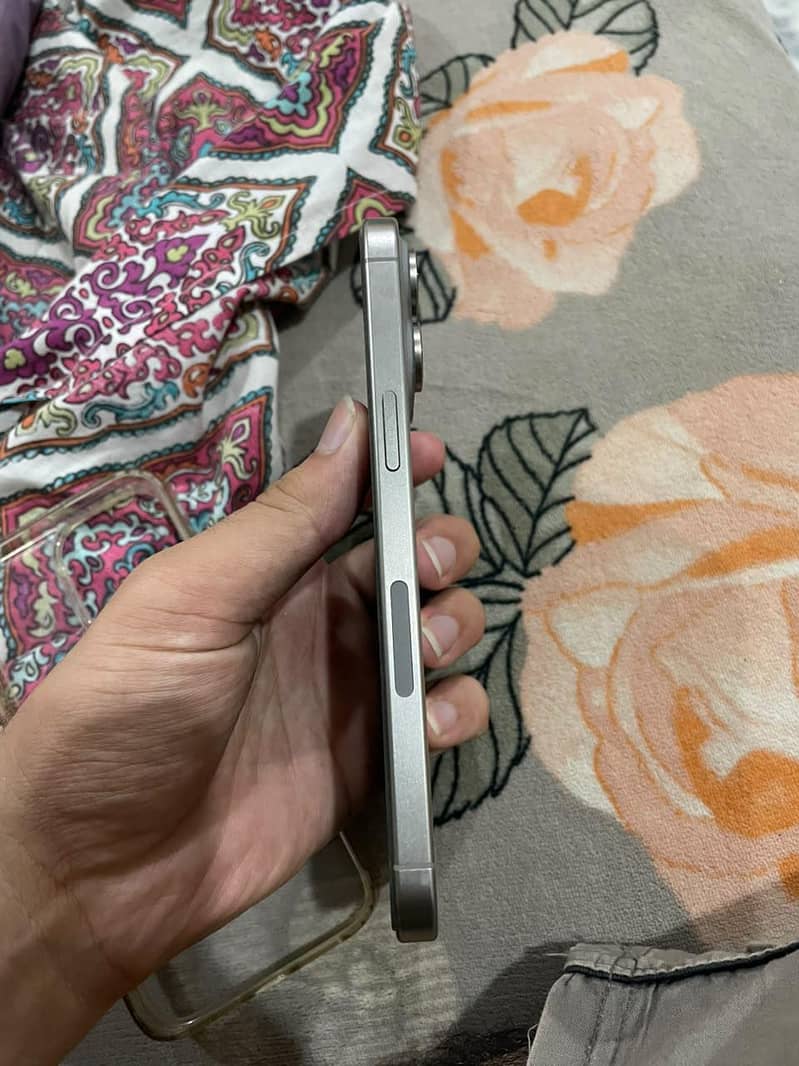 iPhone 15 pro max 5