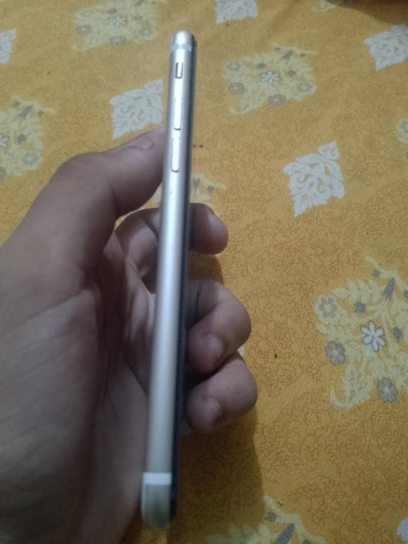 Apple iPhone 7 2