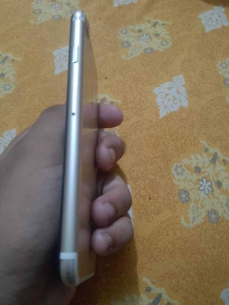 Apple iPhone 7 4