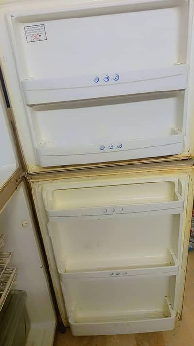 Fridge for sale condition OK hai on hai chal Raha hai cooling bhi ok h