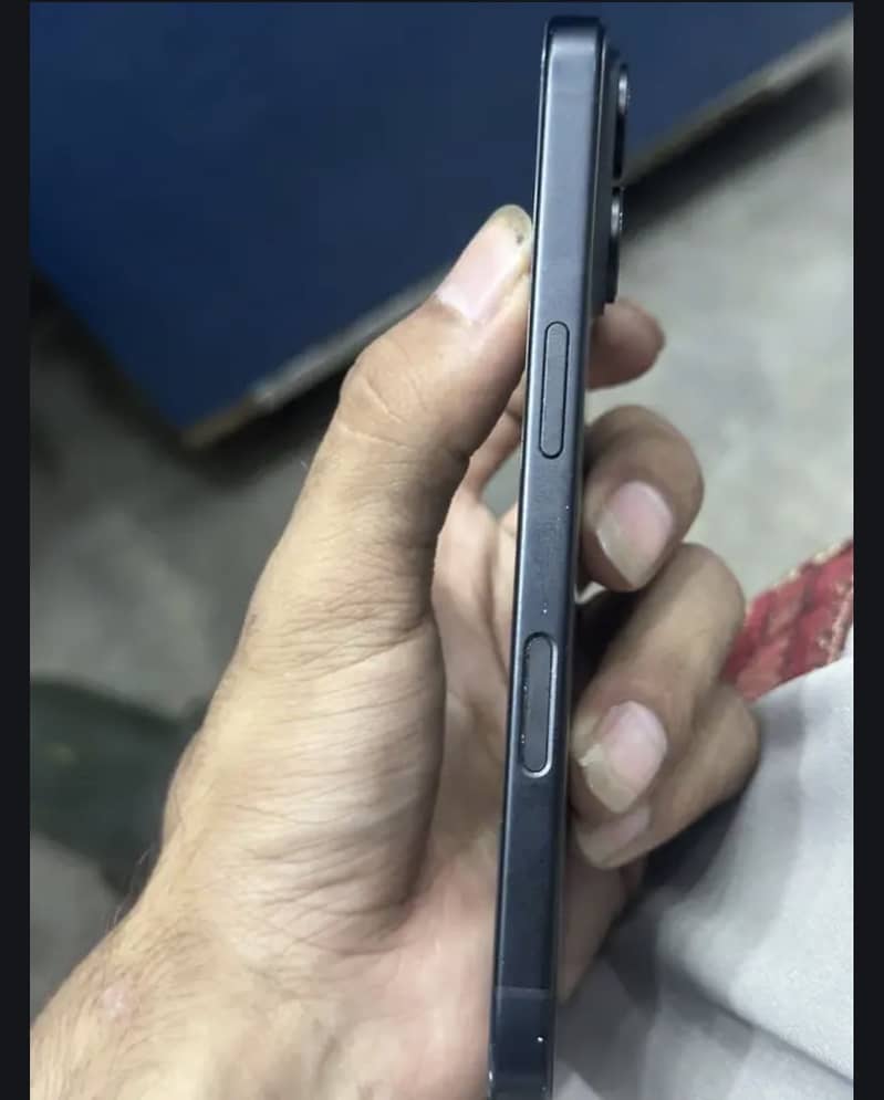 Apple iPhone 16 2