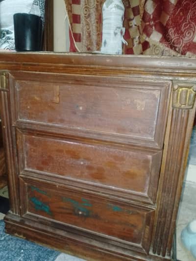 2 sidetables is for sale
