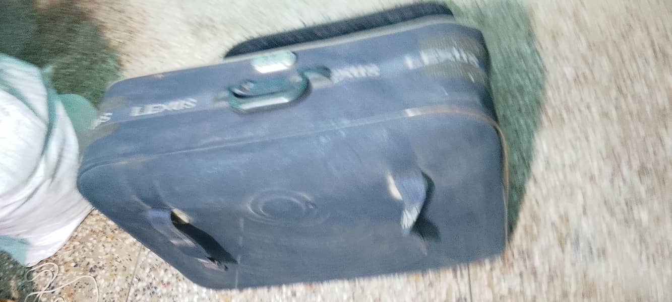 suit case 0