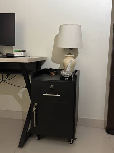 Storage side table