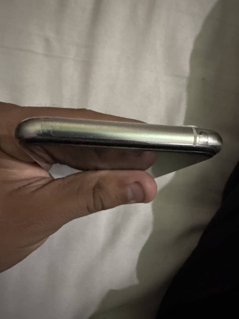 Apple iPhone 11 Pro 6