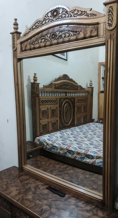 Elegant & Stylish Dressing Table for Sale – Like New