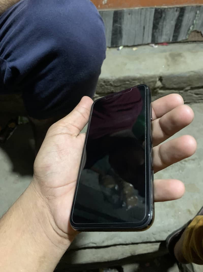 Apple iPhone X 4