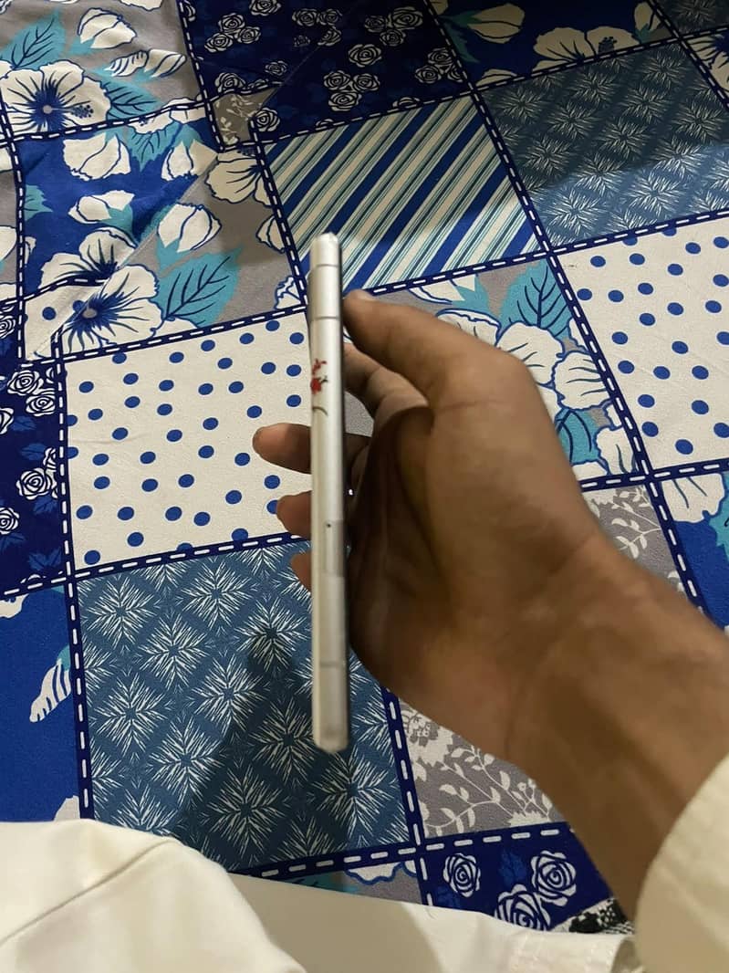 Google Pixel 7a 4