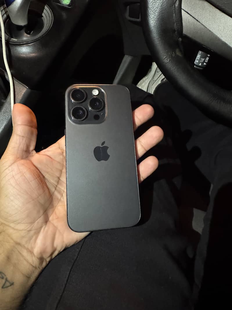 Apple iPhone 15 Pro 4