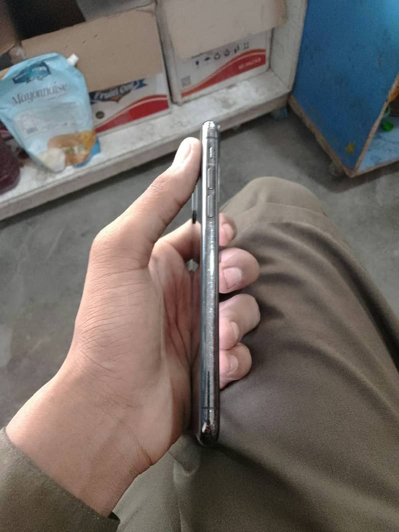 Apple iPhone X 3