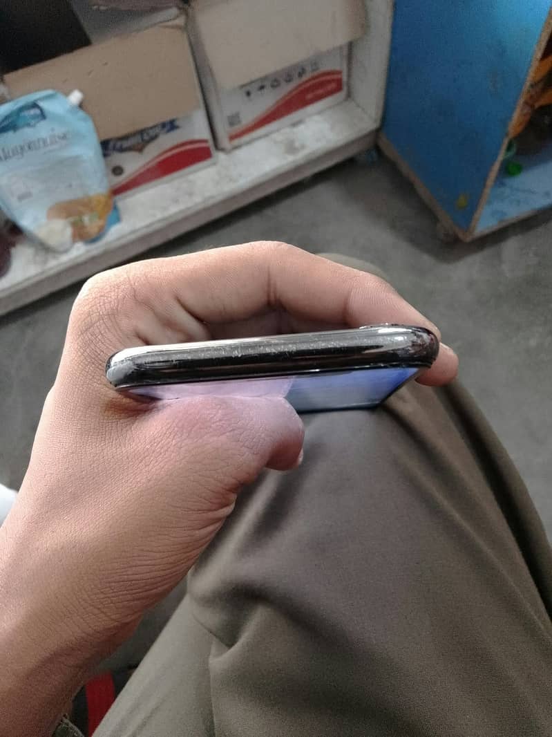 Apple iPhone X 4
