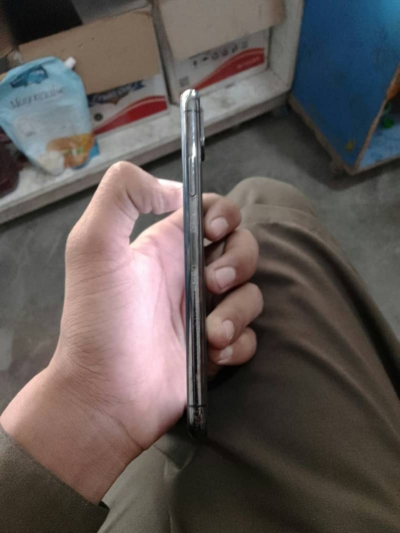 Apple iPhone X 5