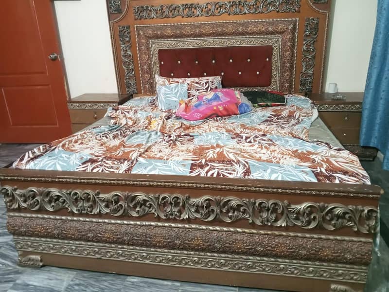 king bed with set 0