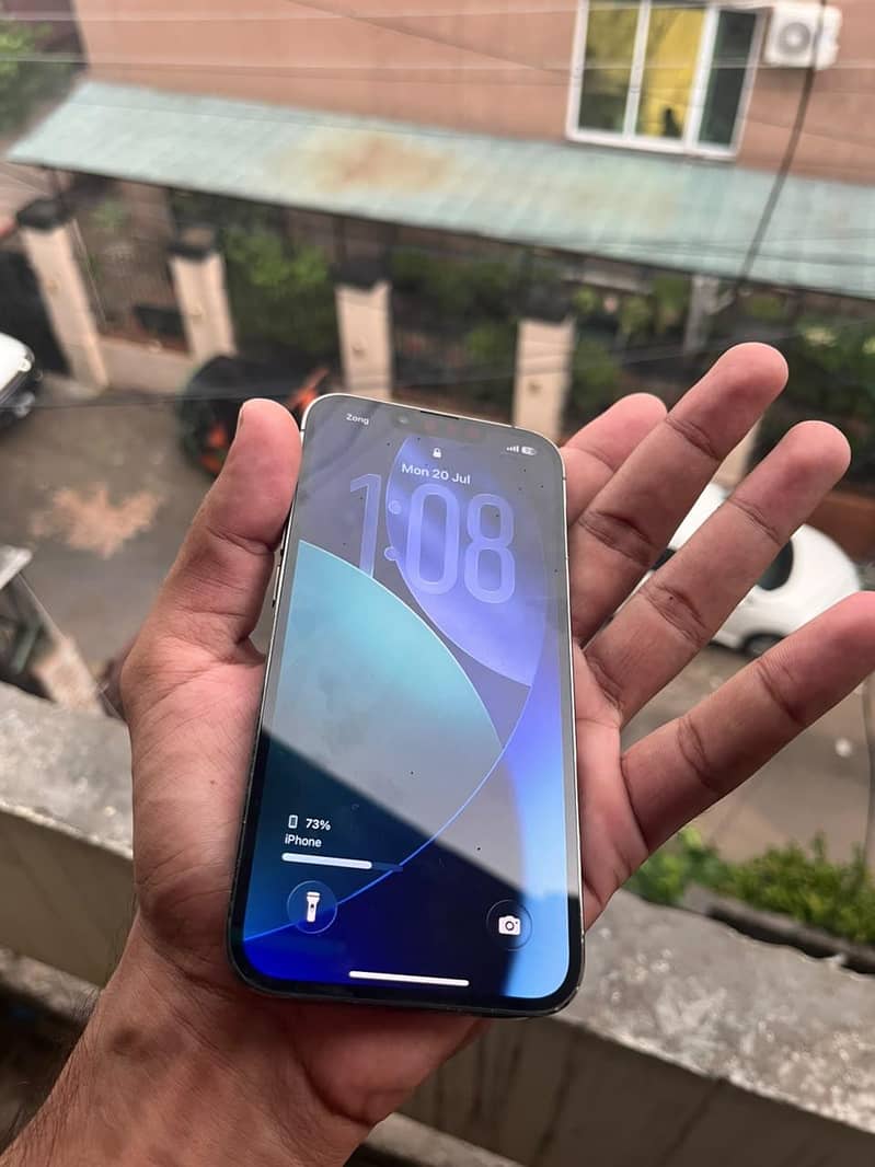 Apple iPhone 13 Pro 1
