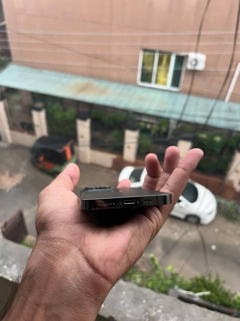 Apple iPhone 13 Pro 2