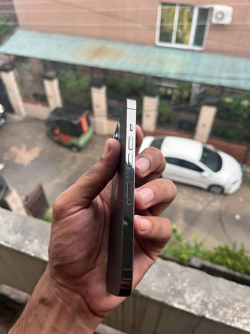 Apple iPhone 13 Pro 3