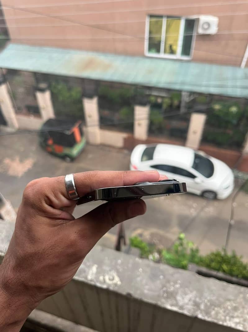 Apple iPhone 13 Pro 4