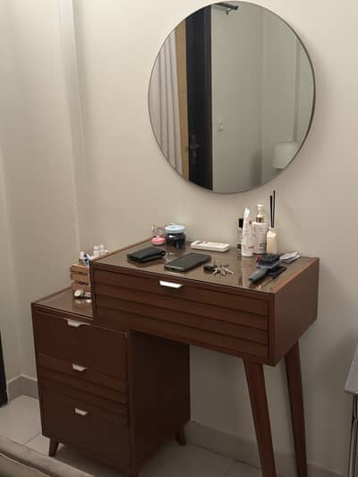 Dressing table