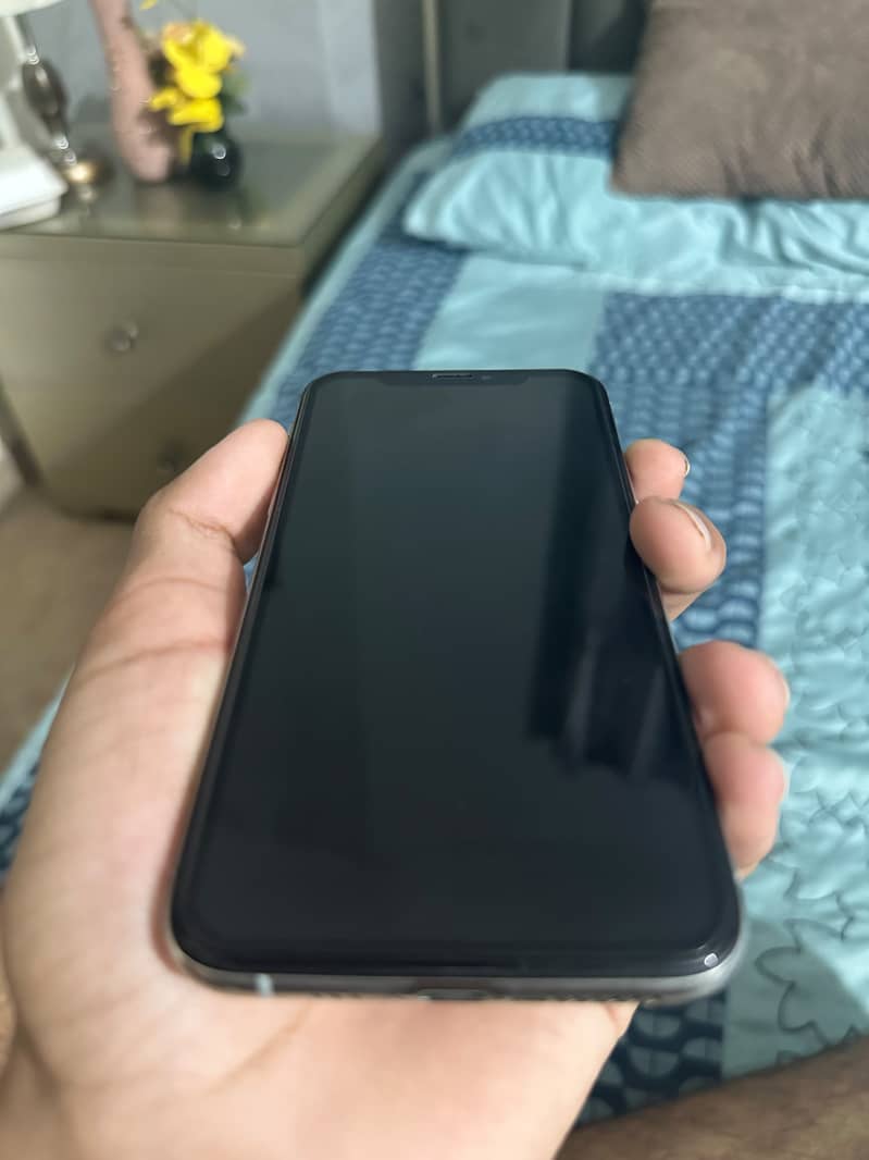 iPhone XS 4