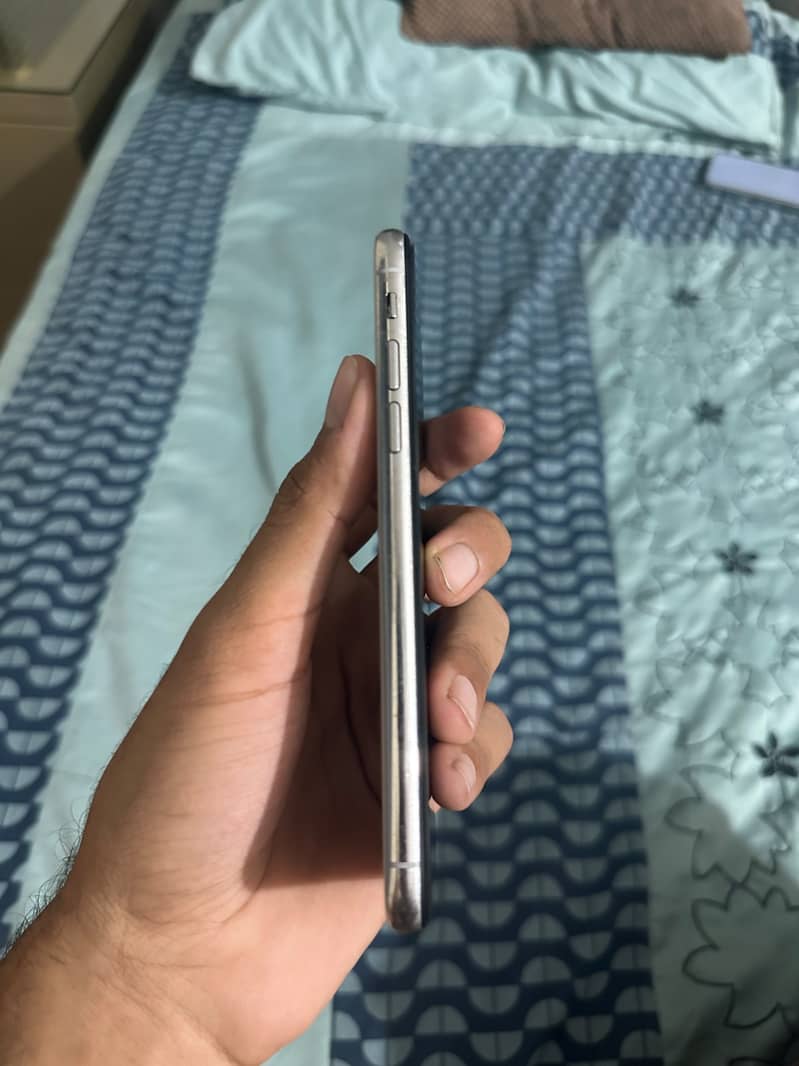 iPhone XS 6