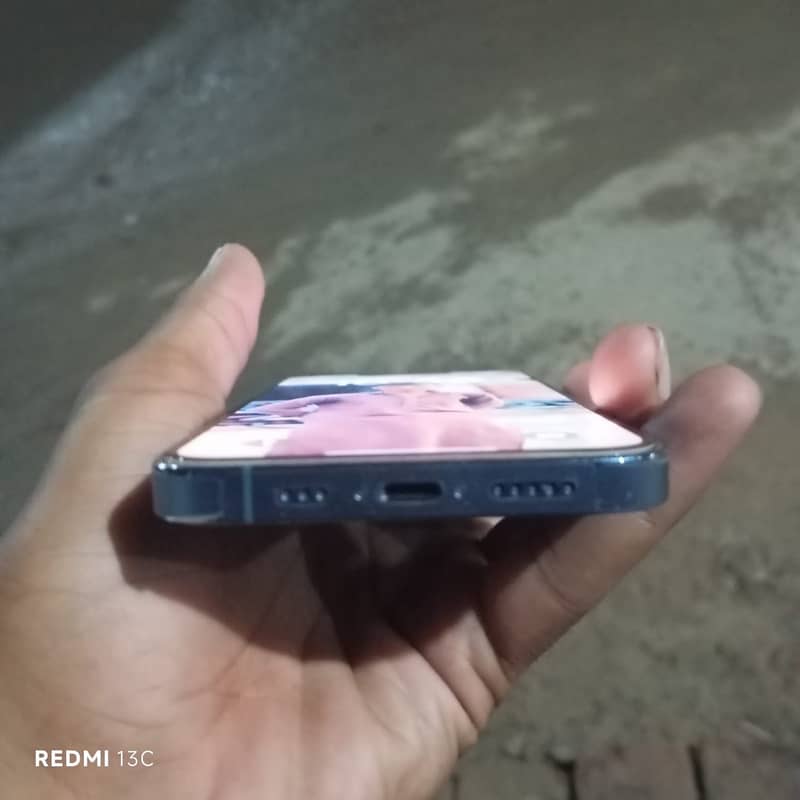 Apple iPhone 13 Pro 2