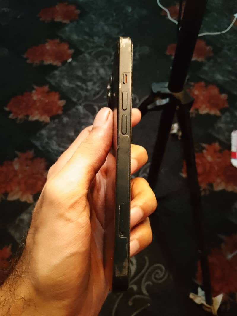 Apple iPhone 13 2