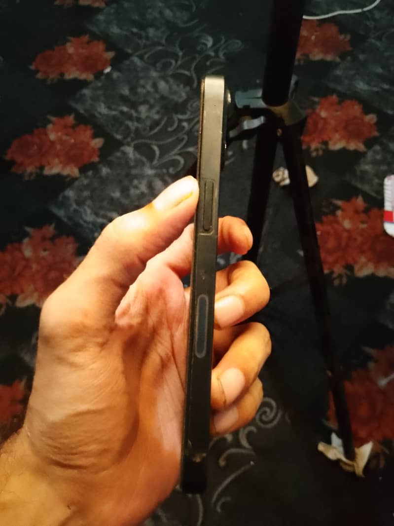 Apple iPhone 13 3