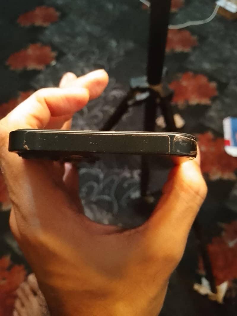 Apple iPhone 13 5