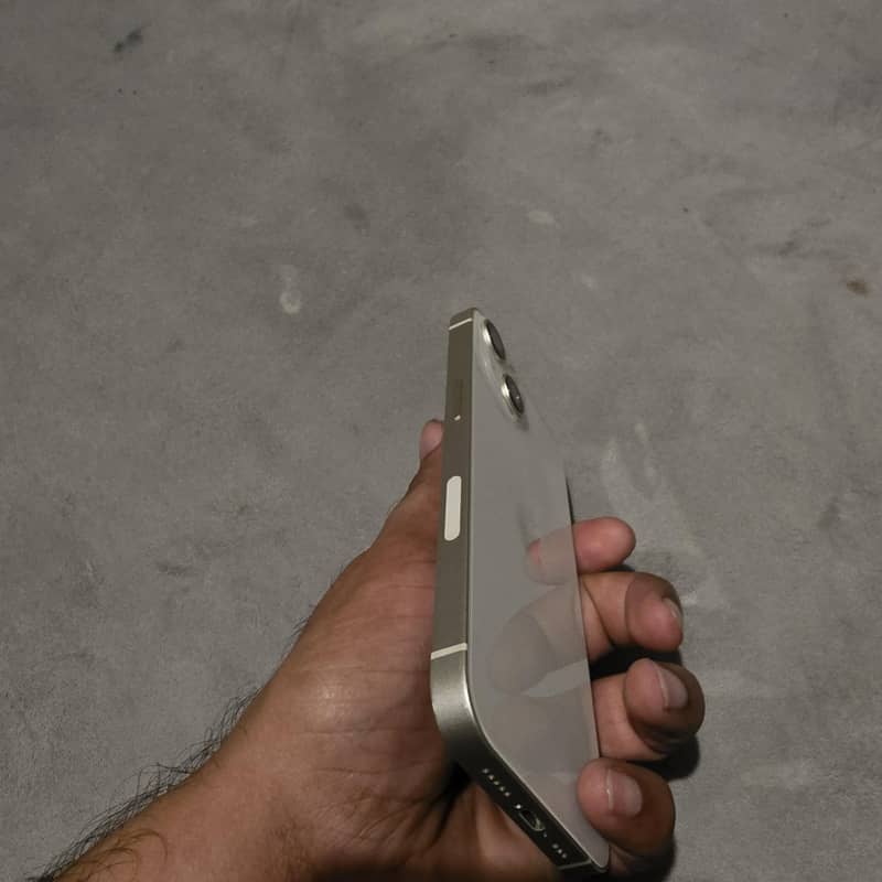 Apple iPhone 13 2