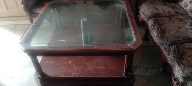 center table and crockery show Case