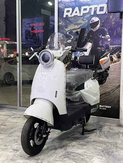 Brand new Electric scooty in hole sale rate