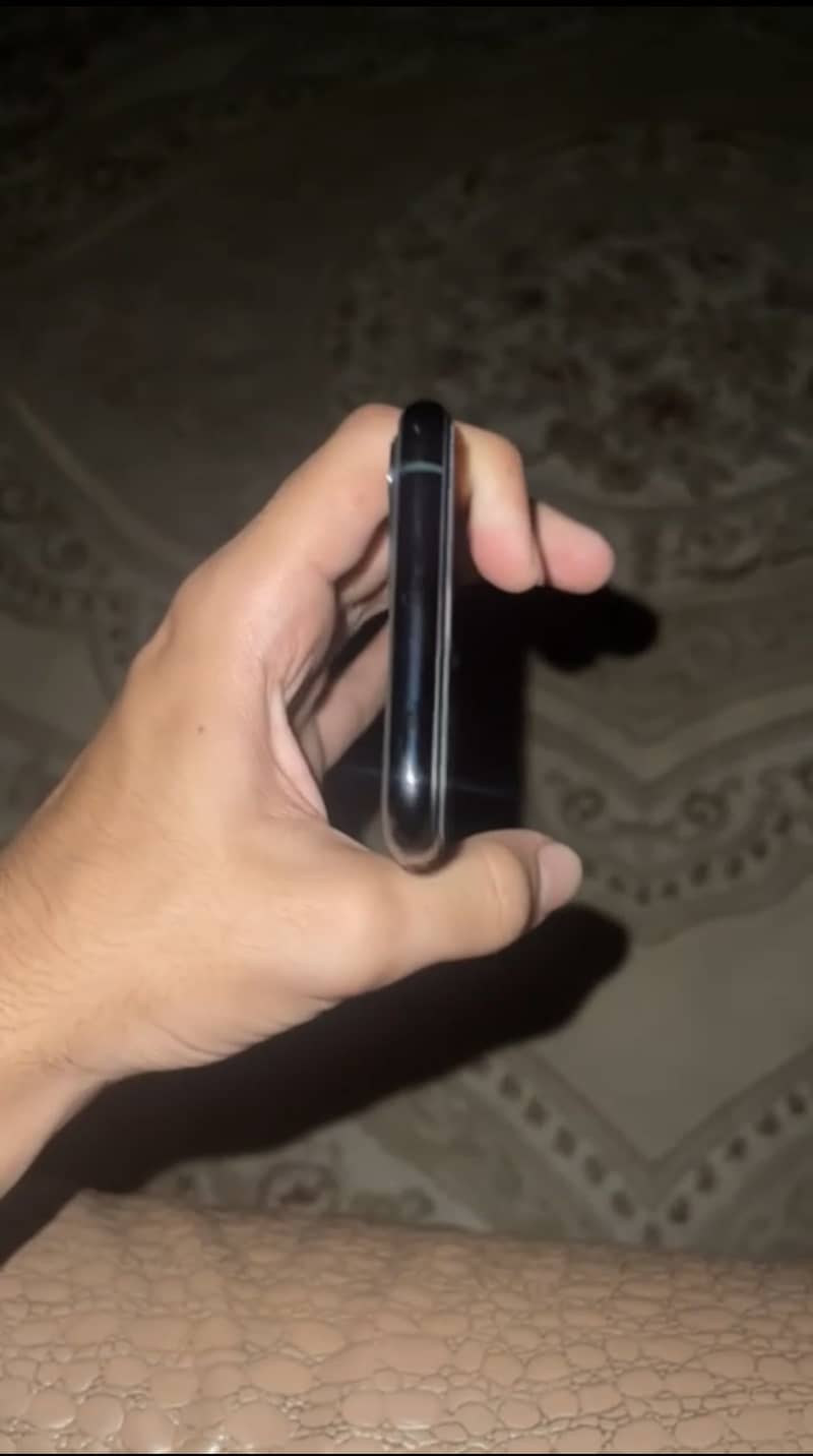 Apple iPhone 11 Pro 4