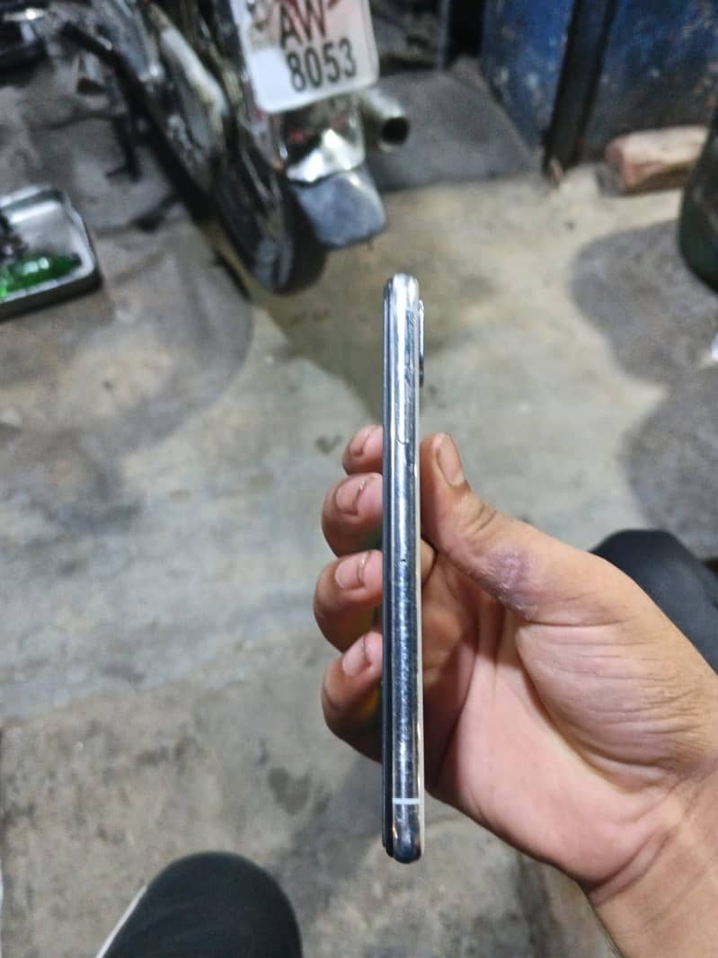Apple iPhone X 5