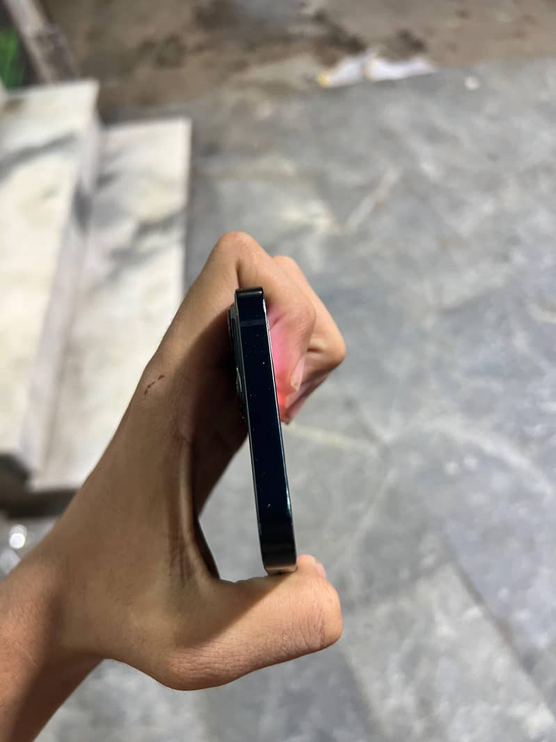 Apple iPhone 13 2