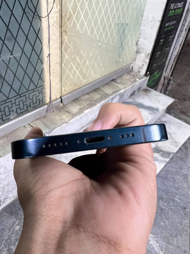 Apple iPhone 13 3
