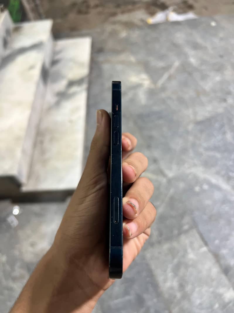 Apple iPhone 13 4