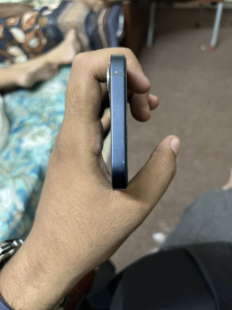 Apple iPhone 12 5